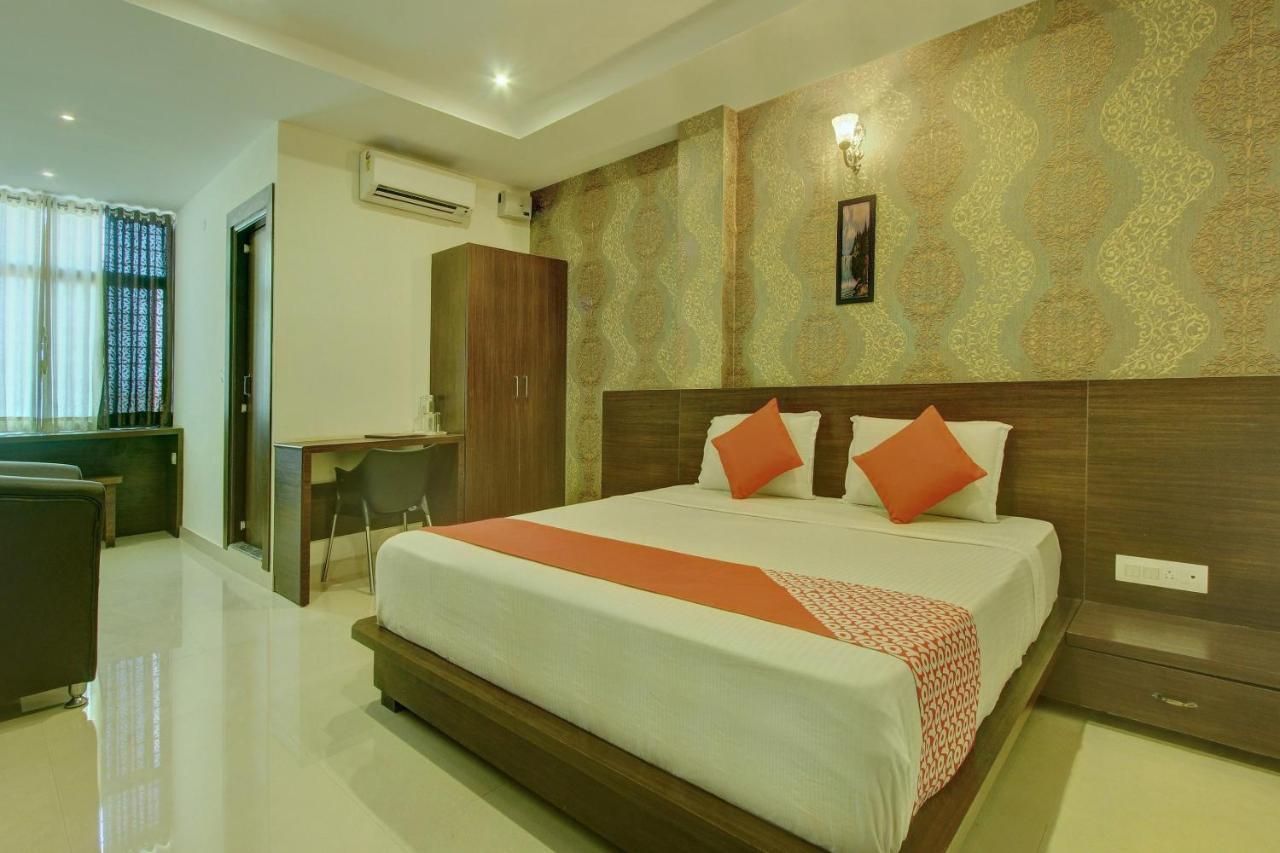 Capital O Hotel Samanvi International Belur  Eksteriør bilde