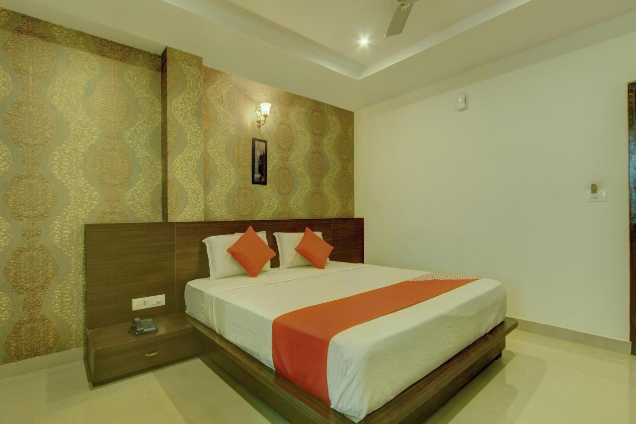 Capital O Hotel Samanvi International Belur  Eksteriør bilde