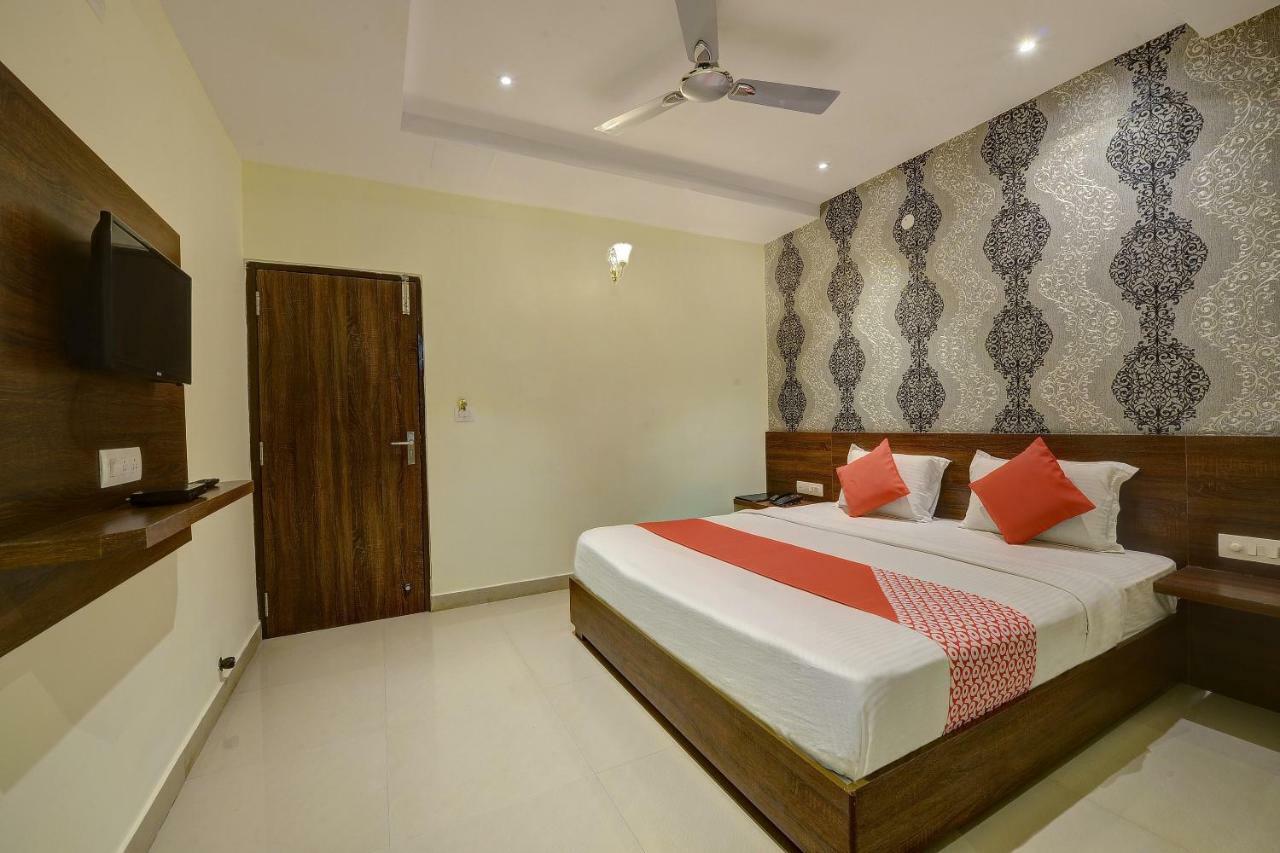 Capital O Hotel Samanvi International Belur  Eksteriør bilde