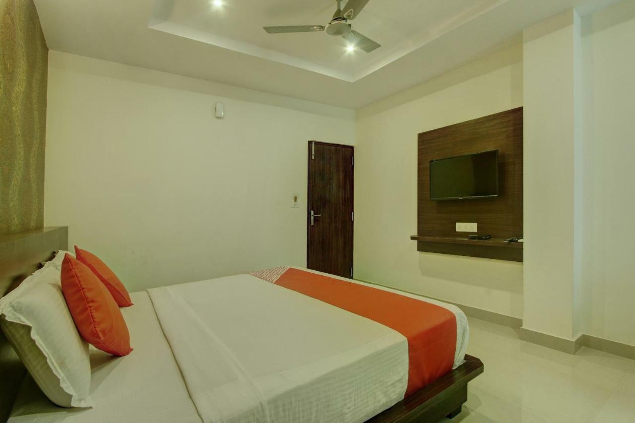 Capital O Hotel Samanvi International Belur  Eksteriør bilde